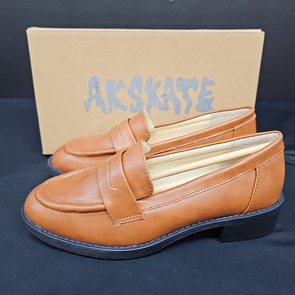 Akskate Slip On Loafers Round Toe Women's Flat Shoes US 6.5 Brown